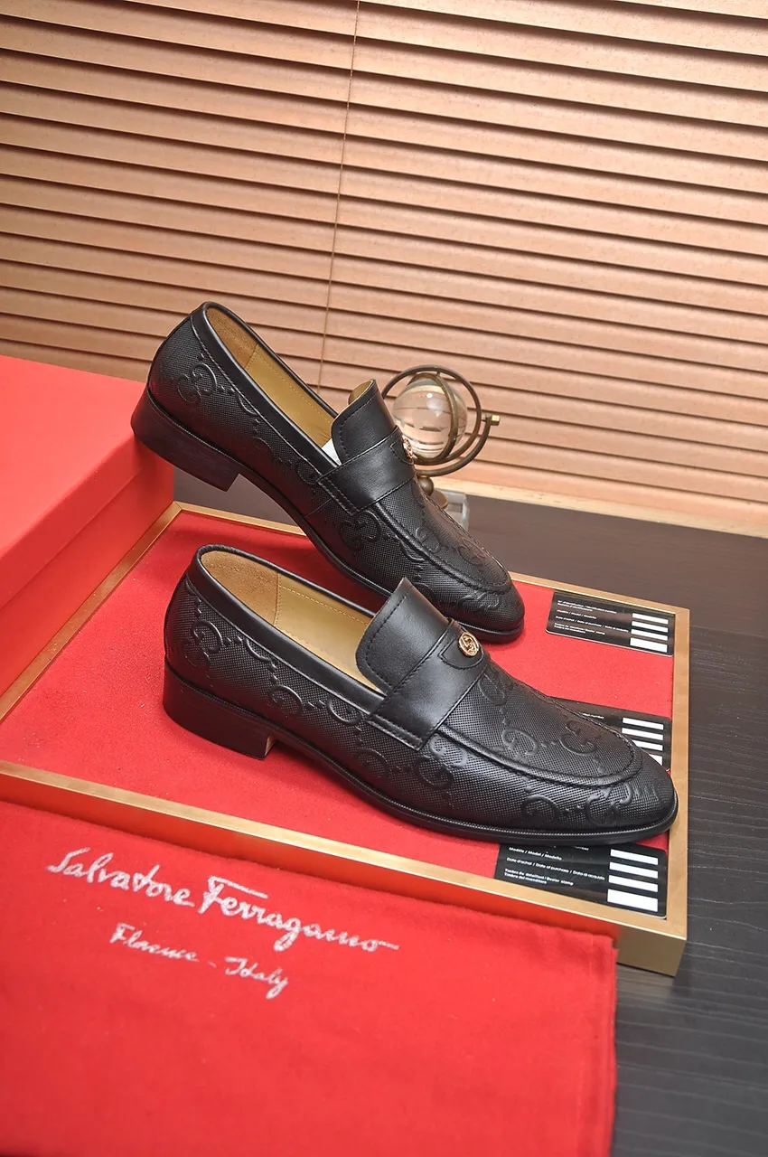 Men's shoes 💰520💶【GUCCI】 (High-end Niuli) New 🍀Gucci* - top version Gucci Peas shoes! Made of imported original cowhide, the inner top layer is comfortable cowhide lining! Original wear-resistant rubber outsole! High quality products! Code number 38-44!